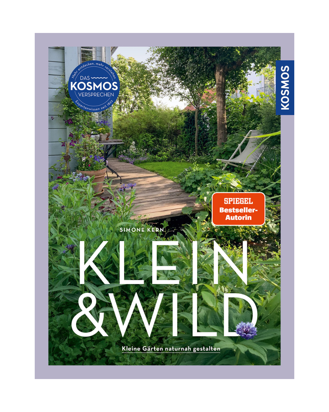 Buchcover von "Klein und wild | Kleine Gärten naturnah gestalten" aus dem Kosmos Verlag. Mit üppigem Naturgarten, Grünpflanzen, Terrasse, Stuhl, lila Blumen, SPIEGEL Bestseller-Autorin-Plakette & lila Umrandung - ideal für Liebhaber kleiner Gärten.