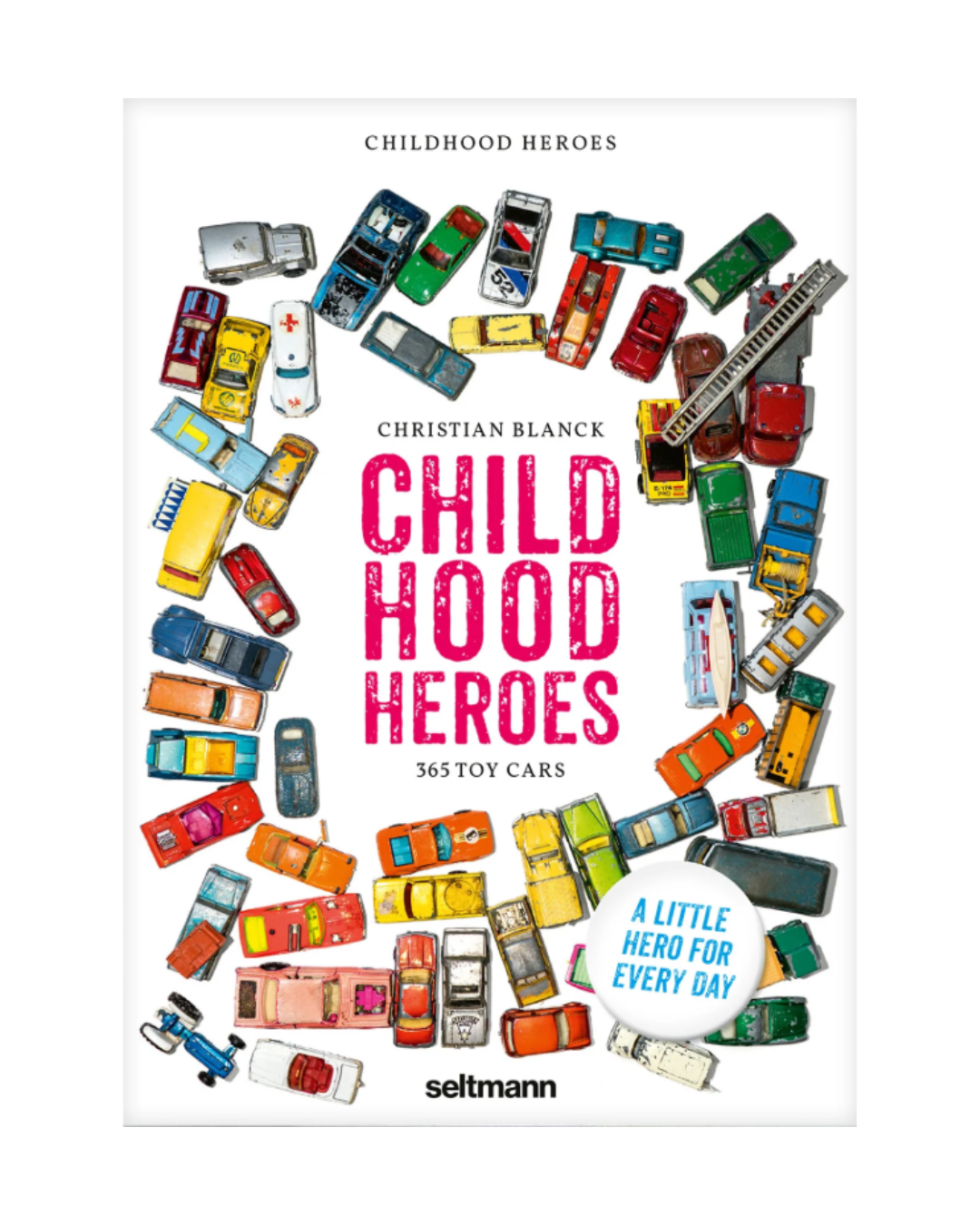 Buchcover für den Seltmann Verlag | Kinderzimmerhelden Abreißkalender von Christian Blanck, mit dem Titel CHILDHOOD HEROES, mit bunten Spielzeugautos in einem Rechteck und dem Text "365 Spielzeugautos und ein kleiner Held für jeden Tag". Marke: Seltmann Verlag.