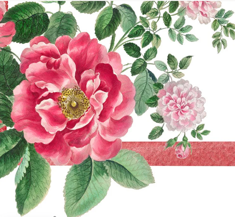 Ein detailliertes rosa Rosenmotiv mit grünen Blättern ziert die Napking Premium Leinen Tischdecke 'Cecile' (180 x 270 cm) auf weißem Hintergrund, der mit einem horizontalen rosa Streifen akzentuiert ist.