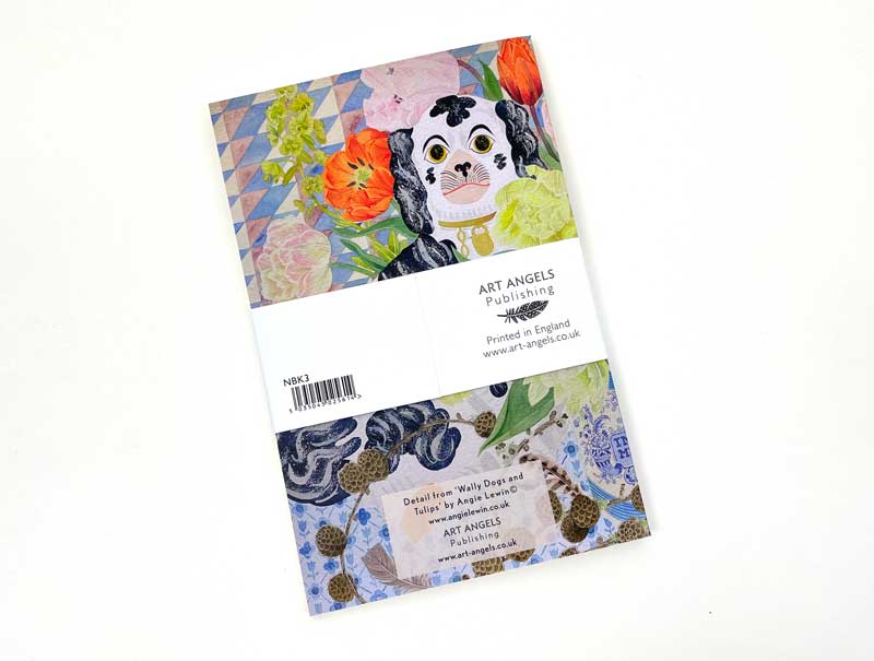 Ein farbenfrohes Notizbuch mit dem Titel "Angie Lewin | Notizbuch 'Wally Dogs and Tulpen'" von Art Angels zeigt schwarz-weiße Wally Dogs mit Tulpen sowie Markendetails auf der Rückseite.
