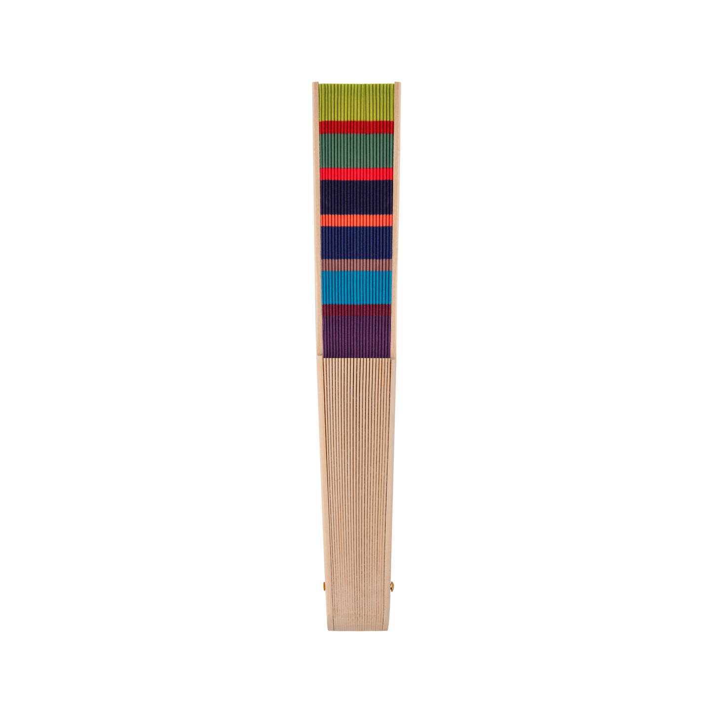 Der Remember Handfächer 'Costa' ist ein hoher, schmaler Holzfächer, der an einem Ende mit horizontalen Streifen in Grün, Rot, Blau, Lila und Orange versehen ist - ein auffälliges Sommeraccessoire von Remember auf einem strahlend weißen Hintergrund.