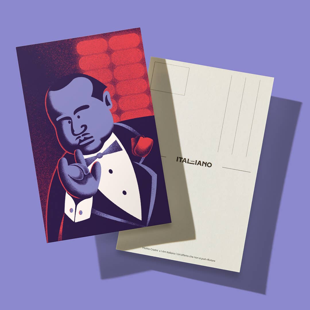 Eine Postkarte mit einem illustrierten Mann im Smoking mit roter Rose, inspiriert von klassischen Mafia-Filmen, der eine 'Padrino' Bio-Schokolade mit Karamell und Salz von I AM ITALIANO hält. Die Rückseite ist leer mit ITALIANO auf lila Hintergrund.