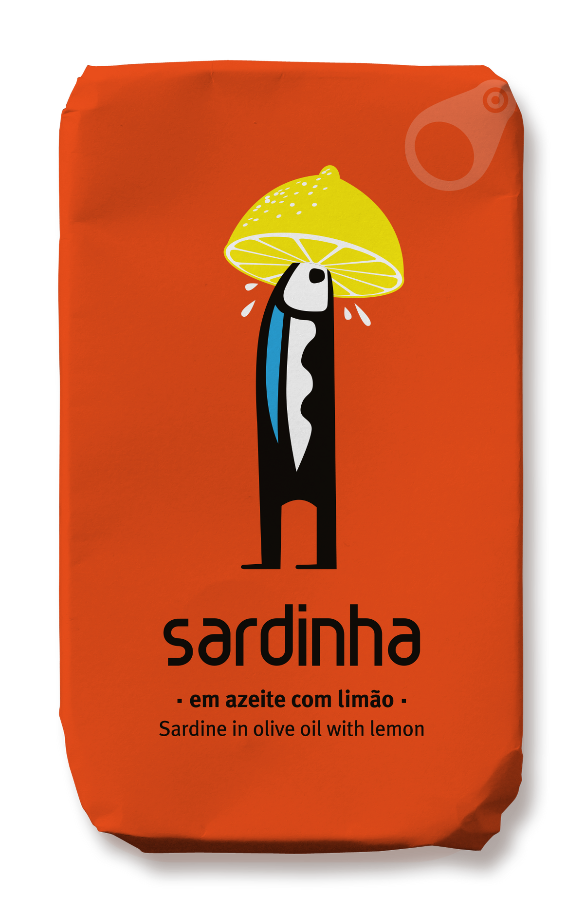 Eine leuchtend orangefarbene Sardinha-Dose zeigt eine aufrecht stehende Sardine, die eine halbe Zitrone über Kopf hält, deren Saft heruntertropft. Auf dem Etikett steht: Sardinha | Sardine in Zitrone von Sardinha.