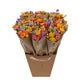 Der „Wildflowers by Floriette | Trockenblumen ‚Multicolor‘“-Strauß besticht durch ein atemberaubendes, mehrfarbiges Arrangement aus orangefarbenen, gelben, rosa und violetten Trockenblumen. Dieser Trockenblumenstrauß ist fachmännisch in braunes Papier eingewickelt und wird in einer stilvollen, braunen „Wildflowers by Floriette“-Geschenktüte mit Henkeln präsentiert.
