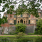 Erleben Sie den Charme von Londons Gärten in der Königlichen Gartenakademie - kommen Sie zum AFTERNOON TEA VORTRAG am Di. 08.09.2026, 14:30-16:00, umgeben von historischer Architektur, üppigem Grün und einem friedlichen Blick auf den Fluss.