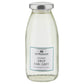 Eine klare Glasflasche mit Metallverschluss, gefüllt mit L.W.C. Michelsen | Gourmet-Sirup Earl Grey, 250 ml. Auf dem Etikett sind „Sirup Earl Grey“ und „aus Bergamotte-Zitrusfrüchten“ hervorgehoben, das Design ist schlicht und in Weiß und Blaugrün gehalten.
