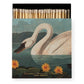 Eine geöffnete Archivist Gallery Streichholzschachtel offenbart Streichhölzer im Inneren. Das Design "Der Gemeine Amerikanische Schwan" zeigt einen weißen Schwan inmitten von Seerosen mit der Aufschrift "Common American Swan" - die perfekte Geschenk-Streichholzschachtel.