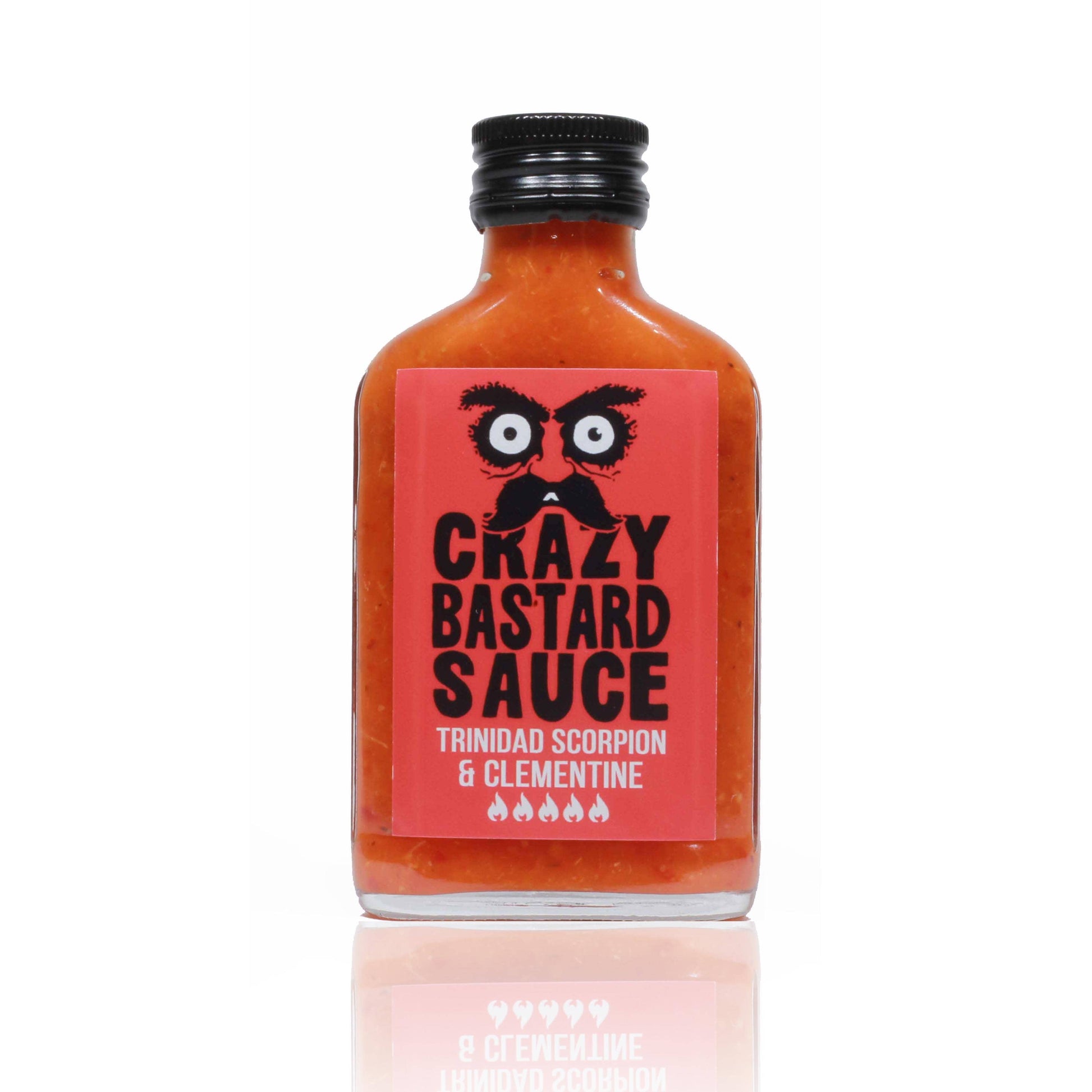 Eine 100-ml-Klarglasflasche von Crazy Bastard Sauce's Trinidad Scorpion & Clementine scharfe Soße, leuchtend orange mit einem roten Etikett, das ein stilisiertes Gesicht und fetten schwarzen Text zeigt.