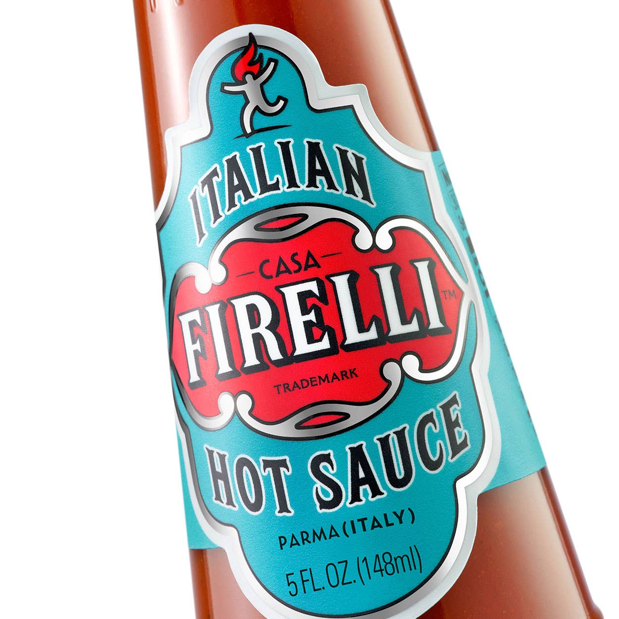 Eine Nahaufnahme einer Flasche Firelli | Italienische scharfe Soße 148 ml von Firelli, die das blaugrüne und rote Design mit dem Text Parma, Italien zeigt. Diese 148 ml scharfe Soße ist ideal, um Pizza oder Pasta scharf zu machen.