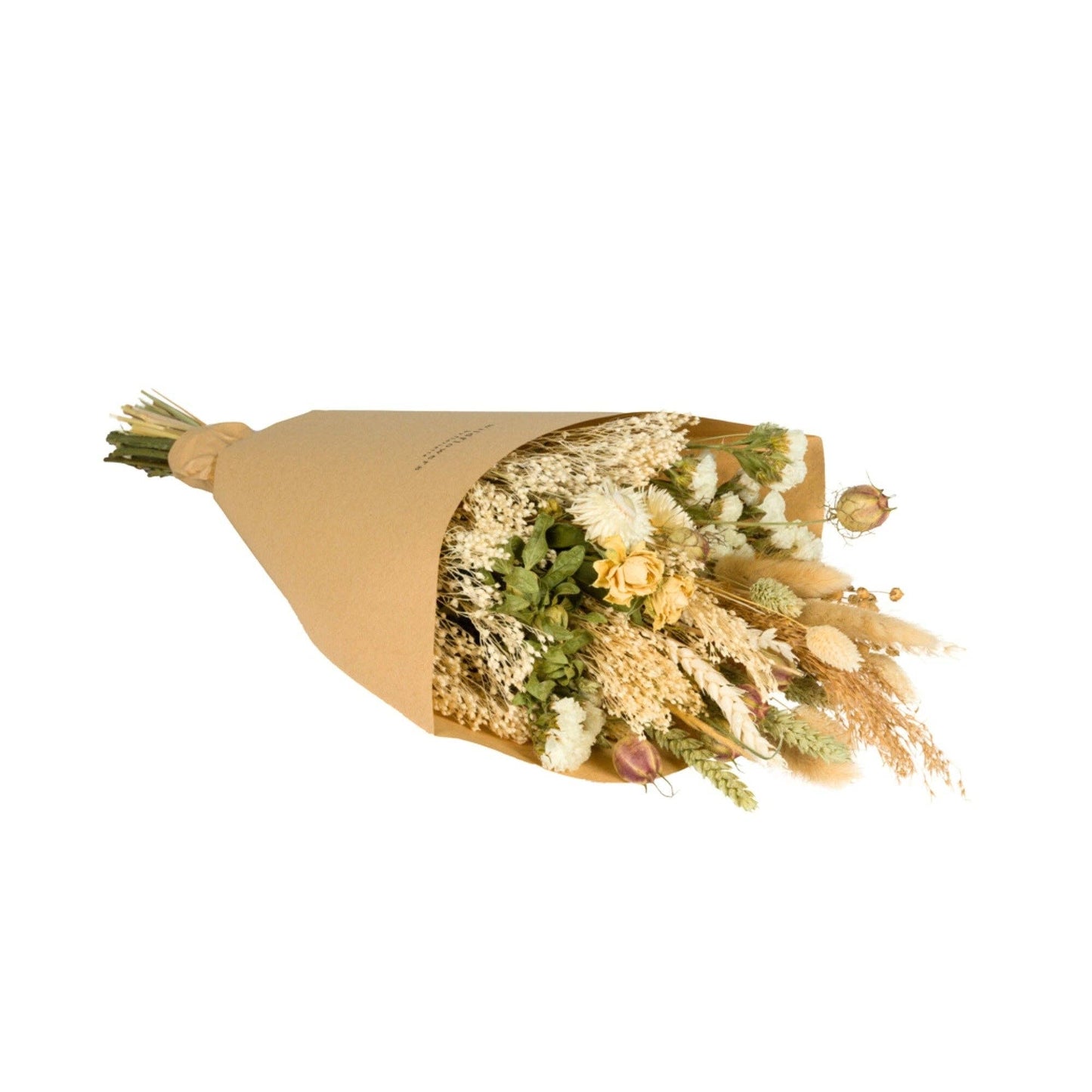 „The Wildflowers“ von Floriette | Der getrocknete Feldblumenstrauß „Natur“ in Größe M ist ein rustikaler und natürlicher Strauß aus Trockenblumen, verpackt in braunem Papier, mit einer eleganten Mischung aus beigen, cremefarbenen und hellgrünen Blüten und Gräsern.
