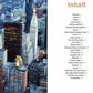 Eine Luftaufnahme von New Yorker Wolkenkratzern bei Sonnenuntergang und ein zweisprachiges Inhaltsverzeichnis finden sich in "New York süße Klassiker | Geschmack des Big Apple" aus dem Thorbecke Verlag - die ideale Inspiration für Ihr nächstes Geschenkbuch mit original New Yorker Dessert-Rezepten.