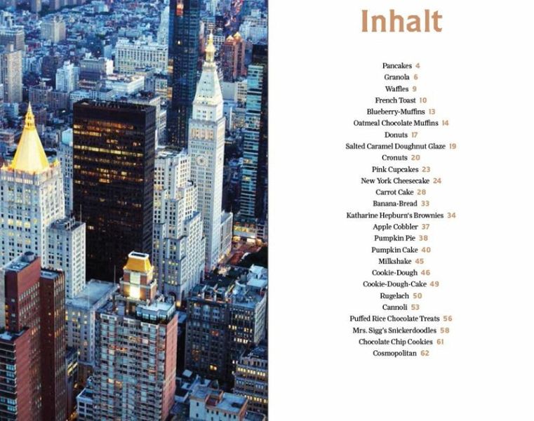 Eine Luftaufnahme von New Yorker Wolkenkratzern bei Sonnenuntergang und ein zweisprachiges Inhaltsverzeichnis finden sich in "New York süße Klassiker | Geschmack des Big Apple" aus dem Thorbecke Verlag - die ideale Inspiration für Ihr nächstes Geschenkbuch mit original New Yorker Dessert-Rezepten.