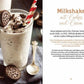 Genießen Sie einen Cookies-and-Cream-Milchshake mit Schlagsahne und Schokoladen-Sandwich-Keksen, inspiriert vom deutschen Kochbuch "New York süße Klassiker | Geschmack des Big Apple" aus dem Thorbecke Verlag - perfekt für Fans von amerikanischen Desserts.