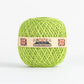 Ein leuchtend grüner Ball von Nutscene Twines Ltd - Farbenfrohe Jute-Schnurbälle aus der Heritage Twine-Reihe, mit einem beigen Etikett mit zwei Union Jack Flaggen und "Nutscene The Ideal Garden Twine". Biologisch abbaubar, fest gewickelt und auf Weiß abgebildet.