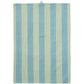 Das Ib Laursen gestreifte Geschirrtuch 'Linus' (50x70cm, 100% Baumwolle) zeigt vertikale blaue und hellgrüne Streifen, ist rechteckig und besitzt eine kleine Stoffschlaufe zum Aufhängen-ideal für jede stilvolle Küche.