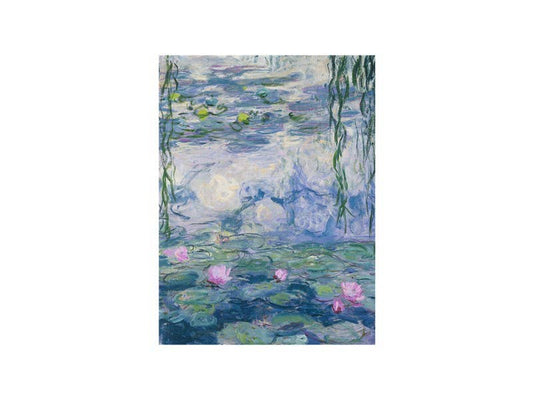 Ein impressionistisches Gemälde eines Teiches mit üppig grünen Seerosenblättern, zartrosa Seerosen und schimmernden Spiegelungen von Himmel und Laub in sanften Blau-, Grün- und Violetttönen – das an Monets „Seerosen“ erinnert – wie es wunderschön auf den Seiten des Museum | Künstler-Skizzenbuchs „Monet Seerosen“ von MUSEUM WEBSHOP dargestellt ist.