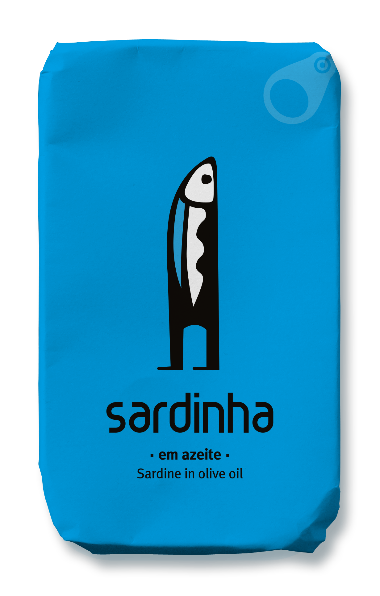 Eine blaue Sardinha-Dose der Marke Sardinha steht aufrecht und zeigt einen minimalistischen schwarz-weißen Fisch und den Text "Sardinha | Sardinen in Olivenöl" - eine Hommage an die klassischen Sardinen, die reich an Omega-3 sind.