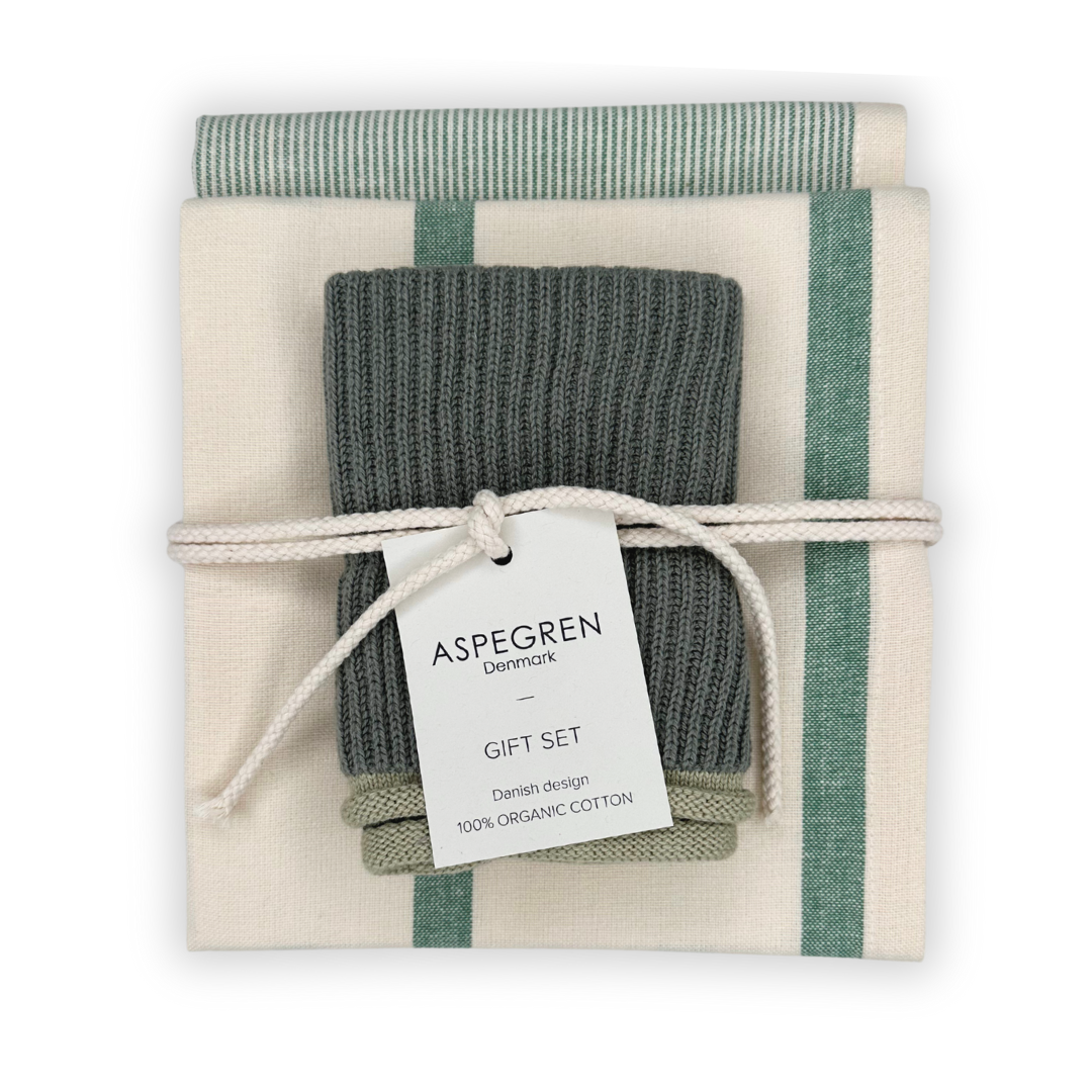 Drei grün-cremefarben gestreifte Küchentücher aus Baumwolle von Aspegren Denmark, gefaltet und mit einer weißen Schnur zusammengebunden, mit einem Etikett mit der Aufschrift: „ASPEGREN Denmark GIFT SET, dänisches Design, 100 % BIO-BAUMWOLLE.“.