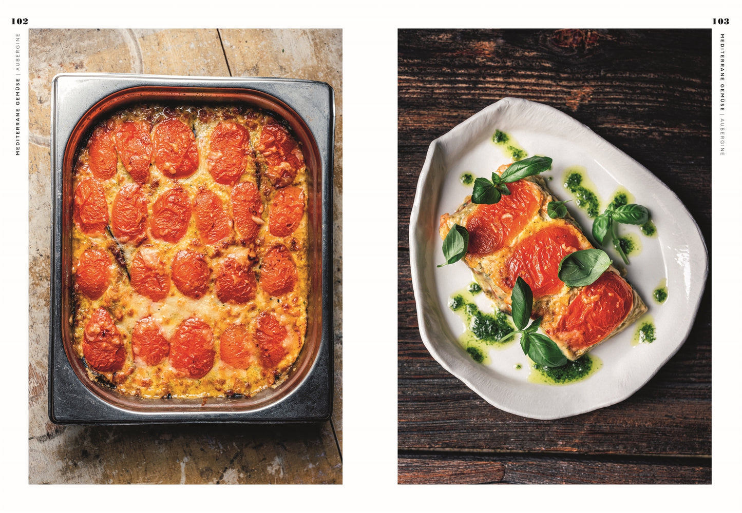 Links: Eine goldbraune Lasagne mit gebackenen Tomatenscheiben aus "Vegetarisch | Meisterwerk der vegetarischen Küche" des DK Verlags. Rechts: Eine Portion Lasagne mit Basilikum und grüner Soße auf einem rustikalen dunklen Holztisch.