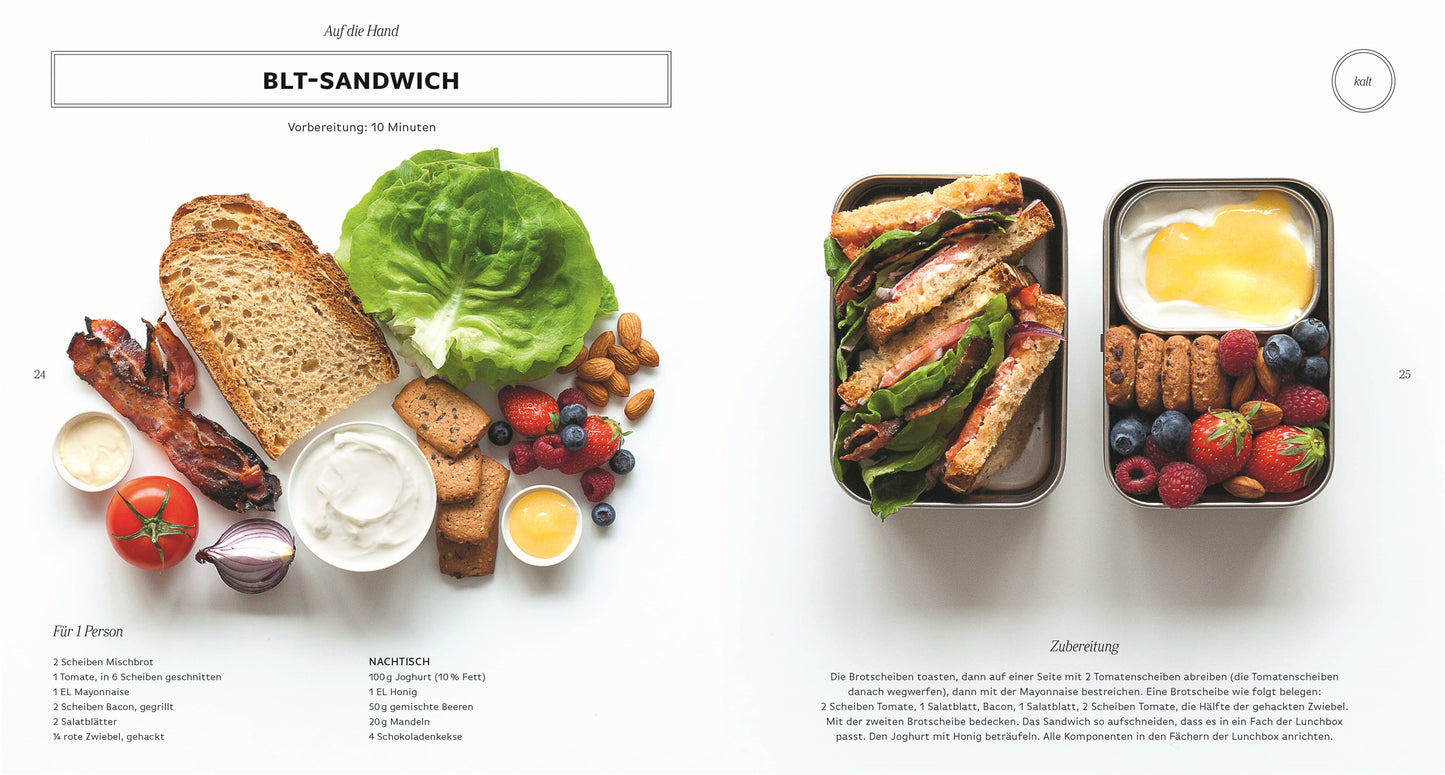 Draufsicht auf die Zutaten für ein BLT-Sandwich - Brot, Salat, Tomate, Speck, Zwiebel - ideal für die Super-Lunchbox des DK Verlags: Über 80 abwechslungsreiche Meal-Prep-Rezepte für Genießer. Rechts: fertige Sandwiches mit Obst, Keksen und Joghurt als Lunchbox-Ideen.