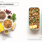 Draufsicht auf die Zutaten des Quinoa-Kichererbsen-Salats und den fertigen Salat mit Mango in einer Lunchbox-perfekt für gesunde Mittagspausen. Entdecke mehr Rezepte im Buch "Super-Lunchbox" von DK Verlag, mit über 80 kreativen Meal-Prep-Ideen!.