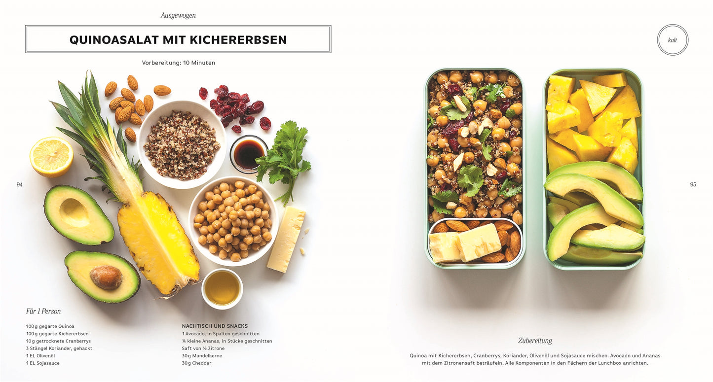 Draufsicht auf die Zutaten des Quinoa-Kichererbsen-Salats und den fertigen Salat mit Mango in einer Lunchbox-perfekt für gesunde Mittagspausen. Entdecke mehr Rezepte im Buch "Super-Lunchbox" von DK Verlag, mit über 80 kreativen Meal-Prep-Ideen!.