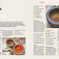 Eine Kochbuchseite aus "Selbstversorgung aus dem Garten | Mehr als nur ein Trend" vom DK Verlag zeigt Curry-Gewürzmischungen, Rezepte und leuchtende Gewürzschalen - ideal für Selbstversorger und Gartenbuch-Liebhaber. Deutscher Text mit Zutatenlisten.