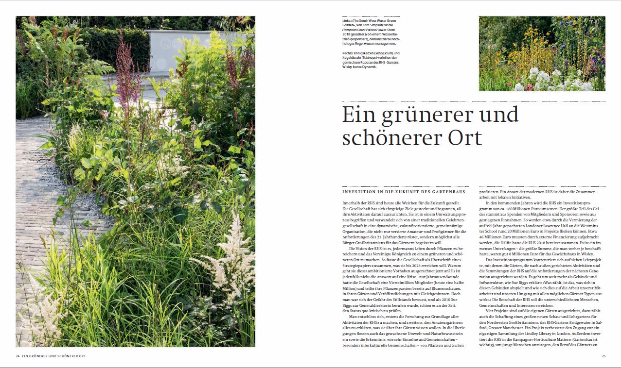 Ein geschwungener Steinweg schlängelt sich durch üppiges Grün und Blumen. Rechts ein deutscher Text aus "Gärtnern aus Leidenschaft" vom Gerstenberg Verlag, der Gartenbauorganisationen und Mustergärten zu grüneren, schöneren Gärten inspiriert.