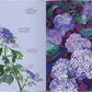 Eine illustrierte Doppelseite aus "Blüten | Die wunderbare Welt der Blumen" vom Gerstenberg Verlag zeigt auf der linken Seite beschriftete botanische Kunst und auf der rechten Seite einen leuchtenden Hintergrund mit blühenden lila Hortensien, die von Adriana Picker inspiriert wurden.