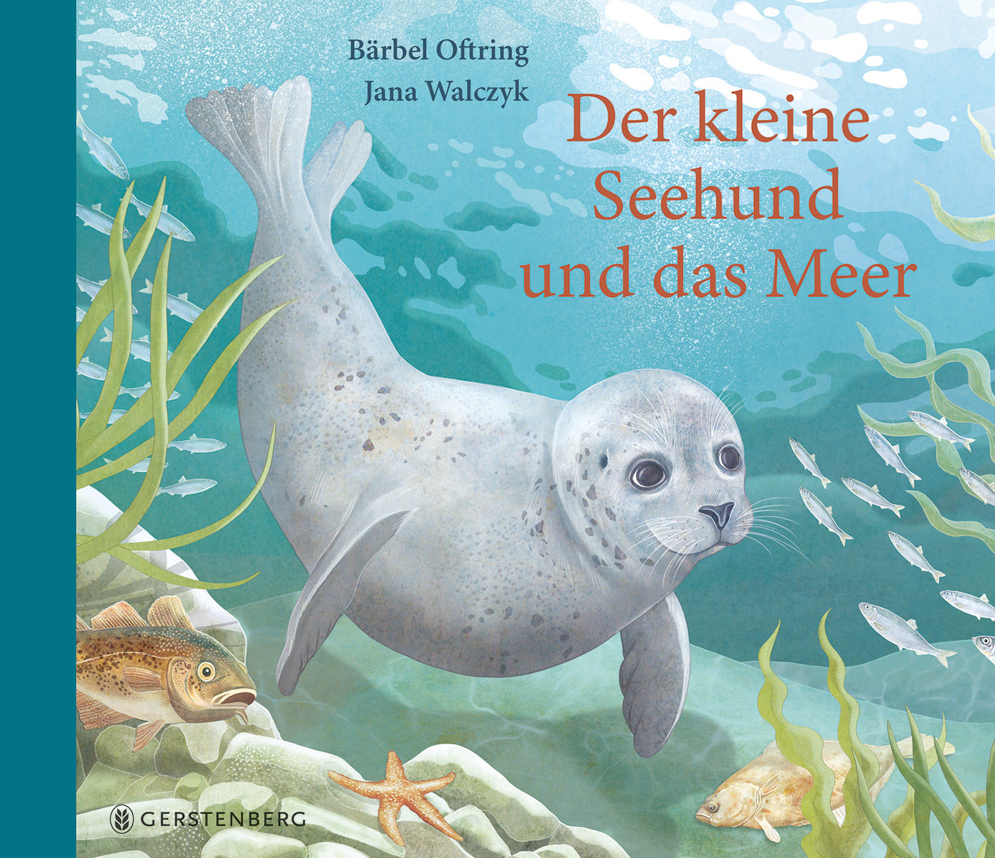 Das Titelbild von "Der kleine Seehund und das Meer | Bilderbuch über Seehunde ab 4 Jahren" (Gerstenberg Verlag) zeigt ein Kegelrobbenjunges, das mit Fischen und Seetang schwimmt. Text: Bärbel Oftring, Jana Walczyk, Wattenmeer Kinderbuch. Gerstenberg-Logo unten.