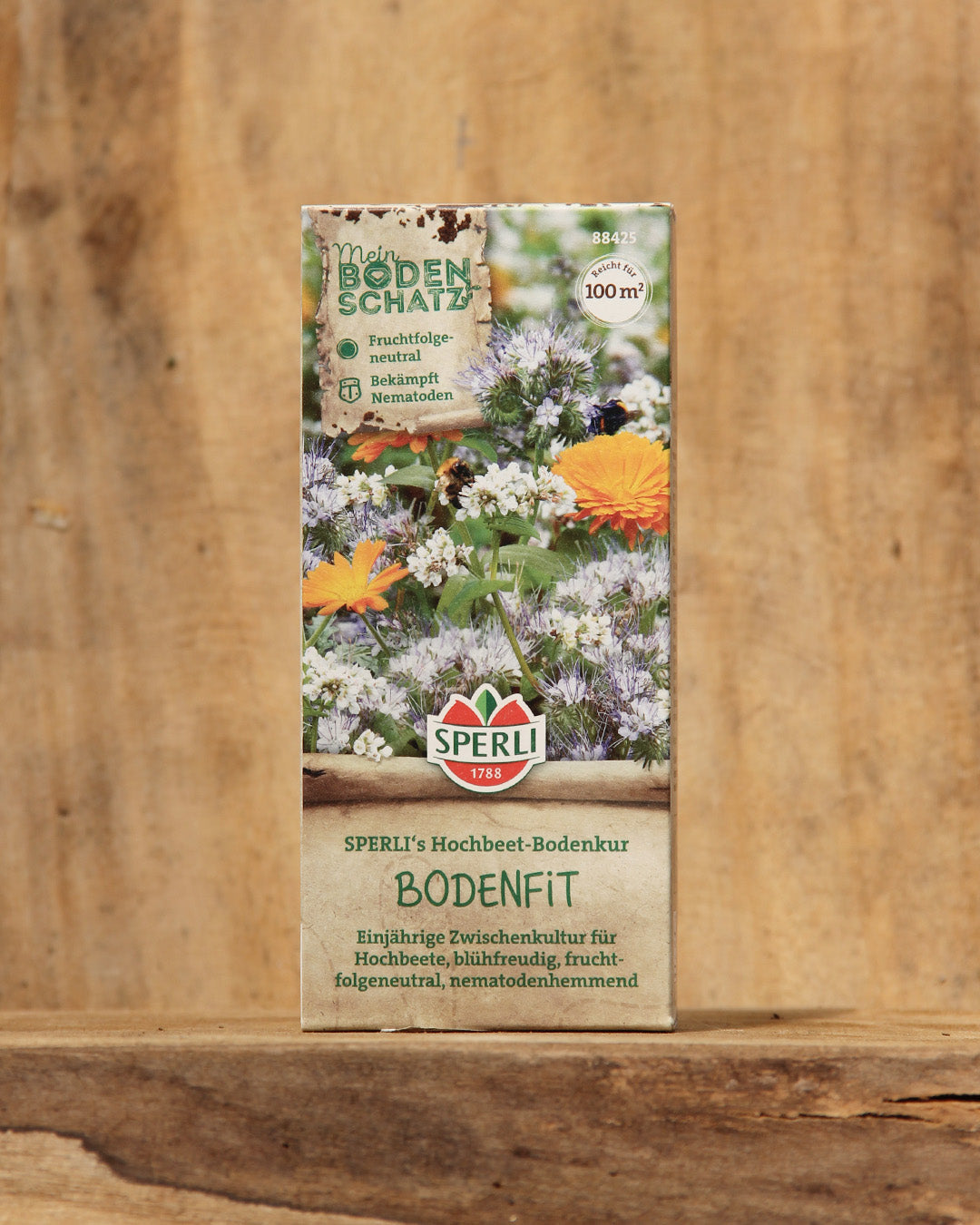 Eine 200-g-Packung der Hochbeet Bodenkur 'Bodenfit' von Sperli, mit Blumen- und Kräuterabbildungen auf der Verpackung und einem deutschen Text, der die Vorteile für die Bodengesundheit in Hochbeeten beschreibt.