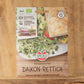 Eine Packung Sperli's Bio Keimsprossen Saatgut 'Daikon-Rettich' wird auf einem hölzernen Hintergrund mit Bildern von frischen Sprossen, Sandwiches und deutschen Produktdetails präsentiert.