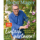 Ein lächelnder, grauhaariger Mann mit Brille pflegt rosa Blumen in einem üppigen, nachhaltigen Garten. Das Titelbild zeigt: Horst Mager | Einfach gärtnern! Naturnah und nachhaltig (signierte Ausgabe) von Horst Mager, mit einem roten Spiegel-Bestseller-Label.