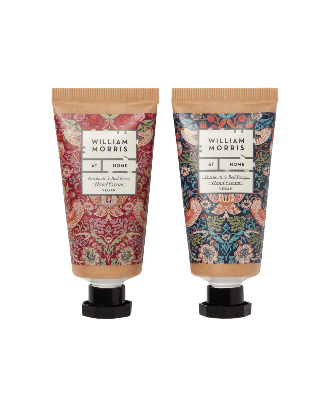 Das William Morris at Home 'Strawberry Thief' Handcreme Set enthält zwei vegane, floral designte Handcremes in einer kleinen Kosmetiktasche - perfekt als Geschenk oder zum Kombinieren mit einer Samttasche.
