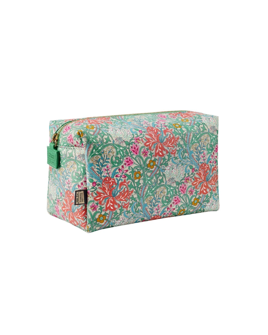 Die William Morris at Home "Golden Lily" große florale Kosmetiktasche ist eine rechteckige Tasche mit Reißverschluss, die einen lebhaften Blumendruck in Grün, Rot, Rosa und Gelb auf hellem Stoff sowie ein grünes Reißverschlussetikett und ein robustes Polyesterfutter aufweist.