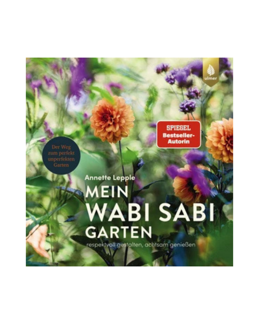 Das Cover von Mein Wabi Sabi-Garten | Der Weg zum perfekt unperfekten Garten aus dem Ulmer Verlag zeigt bunte Blumen und Grünzeug, hebt achtsame Gartengestaltung hervor und weist es als SPIEGEL Bestseller-Autorin aus.