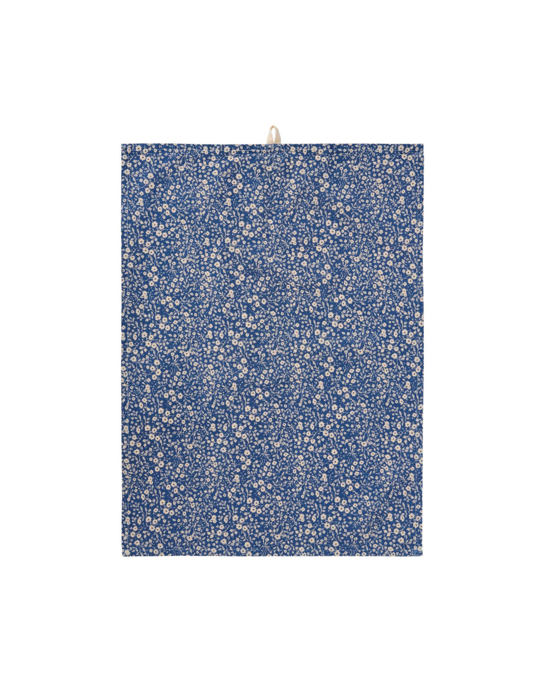 Das Ib Laursen Geschirrtuch 'Paula' ist ein 50 x 70 cm großes, florales Baumwollgeschirrtuch mit blauem Hintergrund, dichtem weißen Blumenmuster und einer Aufhängeschlaufe oben. Es besteht aus 100% Baumwolle und wird flach aufgehängt. Marke: IB Laursen.