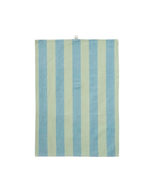 Das IB Laursen Geschirrtuch 'Linus' ist ein 50 x 70 cm großes, rechteckiges Küchentuch aus Baumwolle mit blauen und hellgrünen Längsstreifen und einer Schlaufe in der Mitte zum einfachen Aufhängen. Hergestellt aus 100% Baumwolle.
