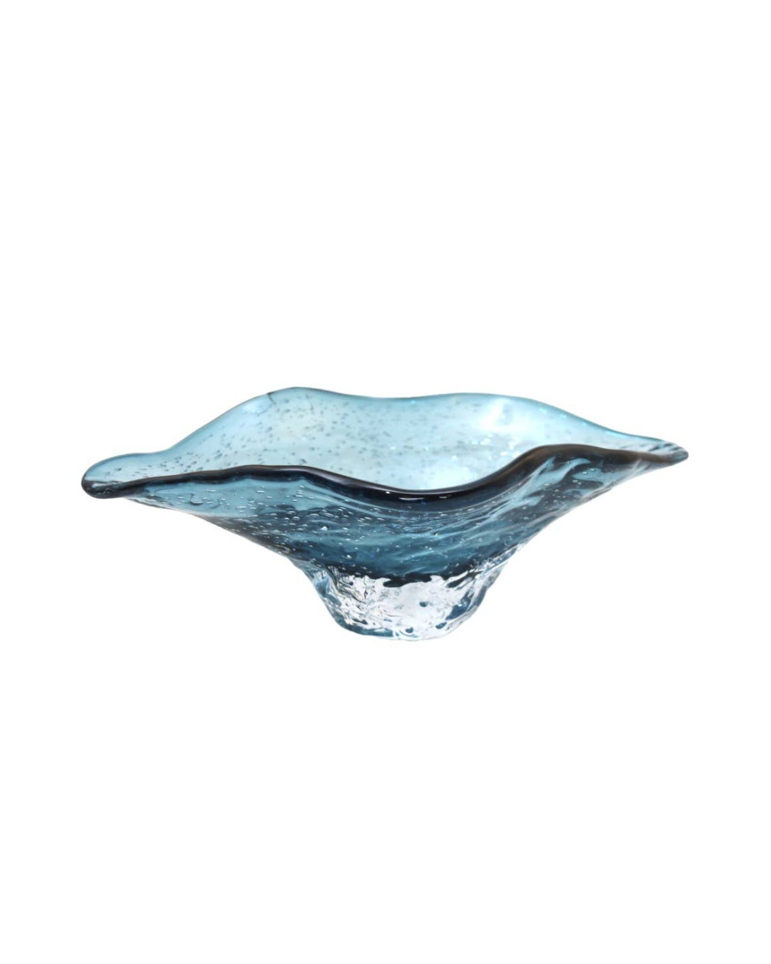 AULICA | Dekorative blaue Glasschale 33 x 18 x 10,5 cm: Diese elegante Schale mit gewellten, unregelmäßigen Rändern und hellblauem Farbton verschönert jeden Raum und setzt stilvolle Akzente.
