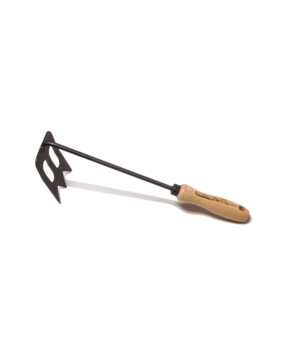 Die Krumpholz Handsporkschaufel 1388 verfügt über eine gezackte, gekerbte schwarze Klinge und einen langen Eschenholzgriff, der sich hervorragend zum Reinigen von Grillrosten eignet.