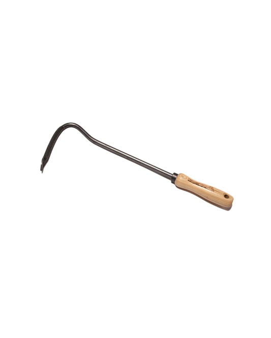 Der Krumpholz | Sauzahn Bodenlüfter 1307, ein Gartenhandjäter mit gebogener, spitzer Klinge und Holzgriff von Krumpholz, isoliert auf weißem Hintergrund.