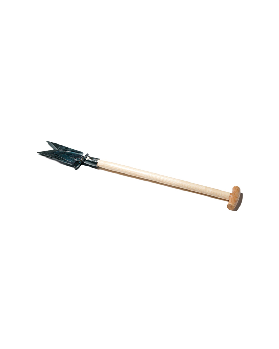 Der Krumpholz Wurzelspaten mit Tritt 85cm 1588 von Krumpholz ist auf einem weißen Hintergrund abgebildet. Er verfügt über einen robusten Griff und ein langlebiges Spaten-Design, ideal für harte Gartenarbeit.