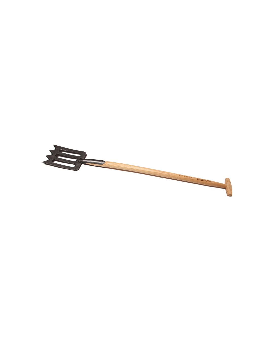 Die Krumpholz | Gärtner-Spork 90cm 1381 ist eine langstielige Gartengabel von Krumpholz mit einem 90cm langen Eschen T-Stiel und einem Metallkopf mit vier flachen, spitzen Zinken, isoliert auf weißem Hintergrund dargestellt.