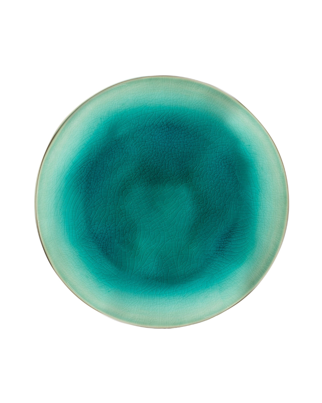 Der Costa Nova 'Azurblau' Salatteller aus Keramik (21cm) zeichnet sich durch eine glänzende blaue Glasur aus, die sich am Rand aufhellt und ein einzigartiges Craquelé-Muster aufweist.