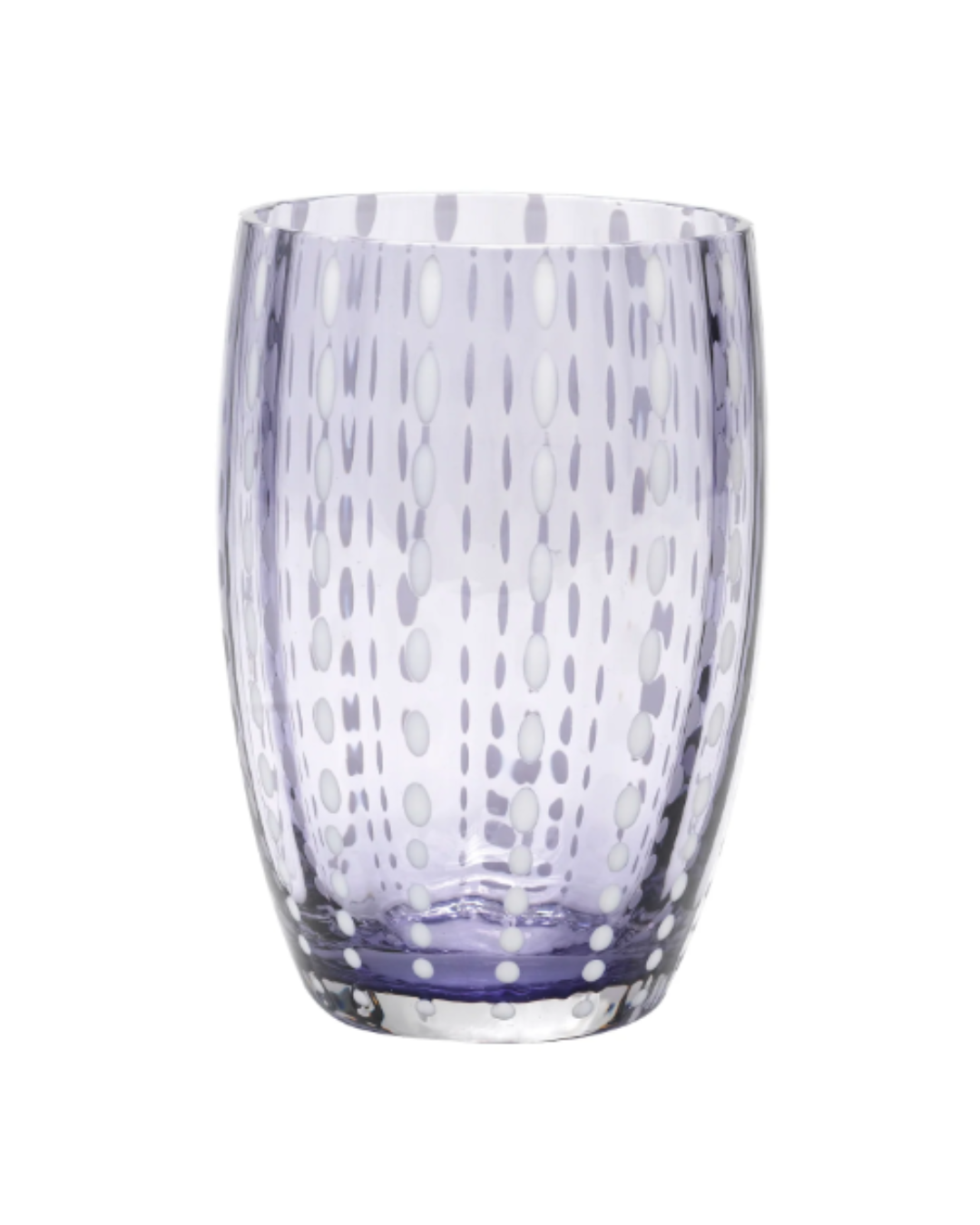 Mit seinem zarten Lavendelton und den vertikalen Reihen aus weißen, ovalen Punkten, die gleichmäßig über die transparente Oberfläche verteilt sind, verkörpert das Zafferano | Perle Glas Lavendel 32 cl die exquisite italienische Glasherstellung von Zafferano, das unter Einsatz traditioneller Mundblastechniken meisterhaft gefertigt wurde.