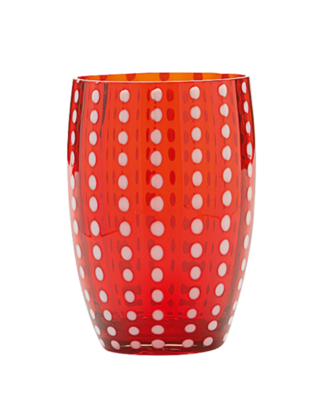 Das „Zafferano | Perle Glas Rot 32 cl“, ein rotes Glas von Zafferano mit vertikalen Reihen aus gleichmäßig verteilten weißen Punkten und dezenten ovalen Mustern, die von der italienischen Glasmacherkunst inspiriert sind und an den klassischen Zafferano Perle Becher erinnern, wird vor einem schlichten weißen Hintergrund präsentiert.