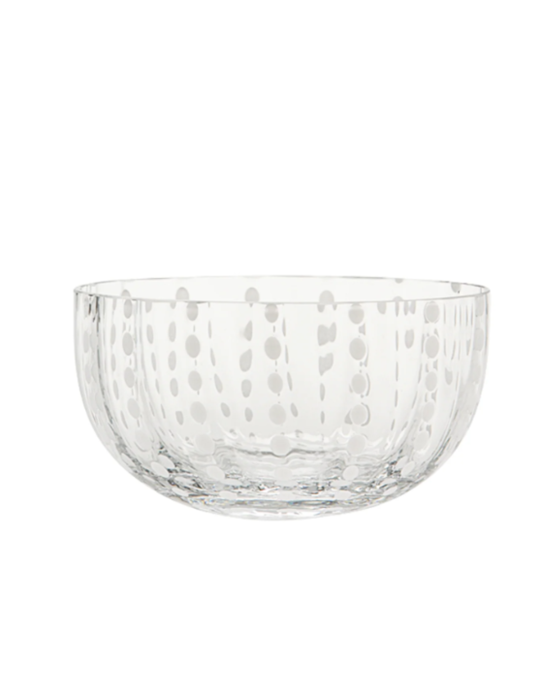 Die „Zafferano | Perle Schale Transparent 38 cl“ ist eine klare, runde Glasschale mit einem eleganten, eingravierten Muster aus vertikalen Punktlinien, die in gleichmäßigen Abständen um die Außenseite verteilt sind. Diese von Zafferano handgefertigte Schale eignet sich perfekt als Dessertschale und kommt vor einem weißen Hintergrund besonders elegant zur Geltung.