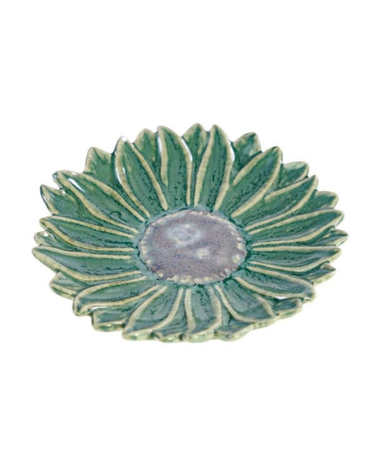 Eine dekorative grüne Schale in Blumenform aus Steingut – die „Werner Voß | Grüne Schale in Blumenform aus Steingut“ (15 x 15 x 2,5 cm) verleiht jedem Raum einen reizvollen botanischen Akzent.