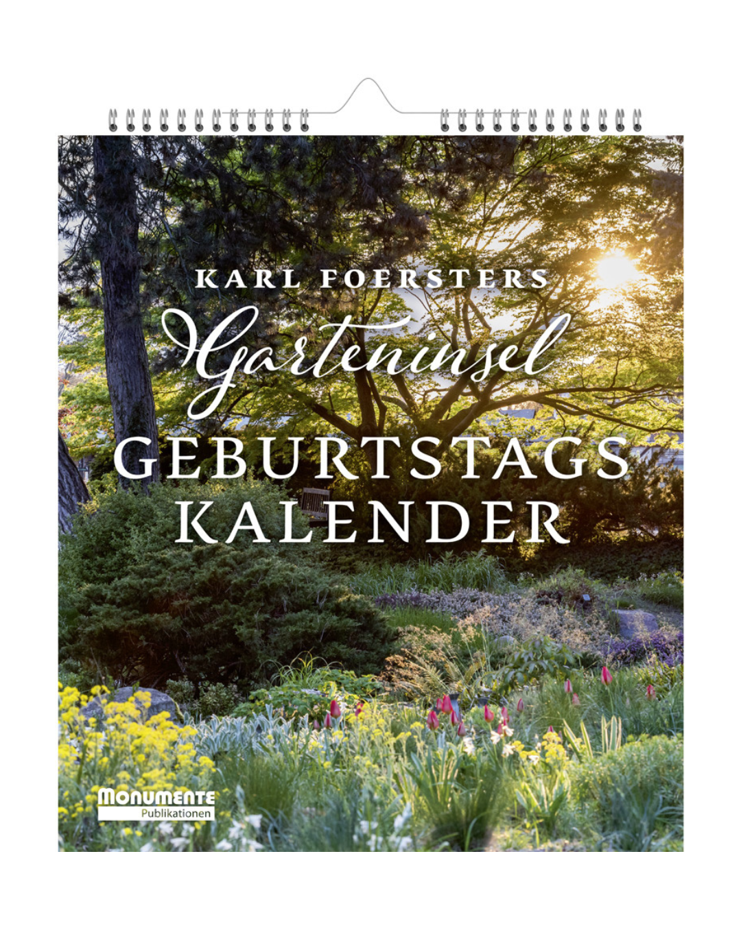 Titelbild des „Geburtstagskalenders Karl Foerster“ von Monumente Publikationen, das eine sonnendurchflutete Gartenszene mit einer Vielzahl blühender Blumen und Bäume im Hintergrund zeigt und die lebendige Schönheit von Foersters „Gartenparadies“ einfängt.