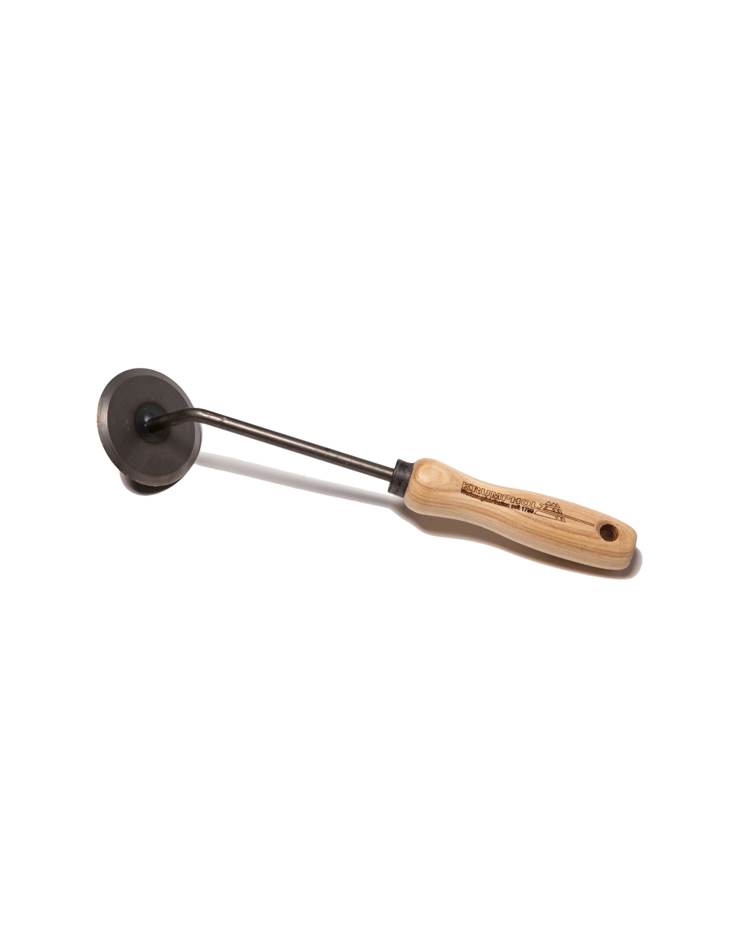 Auf weißem Hintergrund ist ein handgeschmiedetes Krumpholz-Gartendisk-Unkrautmesser 1326 mit einem Griff aus Eschenholz abgebildet.